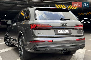 Позашляховик / Кросовер Audi Q7 2020 в 