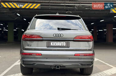 Позашляховик / Кросовер Audi Q7 2020 в 