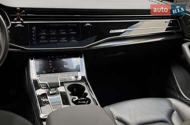 Позашляховик / Кросовер Audi Q7 2020 в 