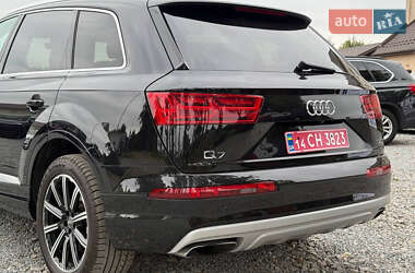 Позашляховик / Кросовер Audi Q7 2017 в 