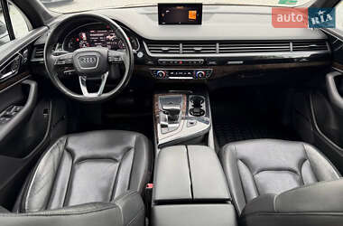 Позашляховик / Кросовер Audi Q7 2017 в 