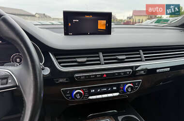 Позашляховик / Кросовер Audi Q7 2017 в 