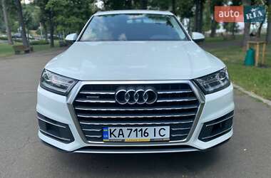 Позашляховик / Кросовер Audi Q7 2015 в 