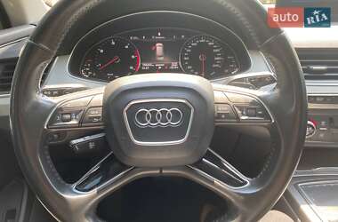 Позашляховик / Кросовер Audi Q7 2015 в 