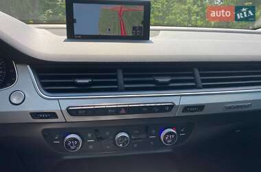 Позашляховик / Кросовер Audi Q7 2015 в 
