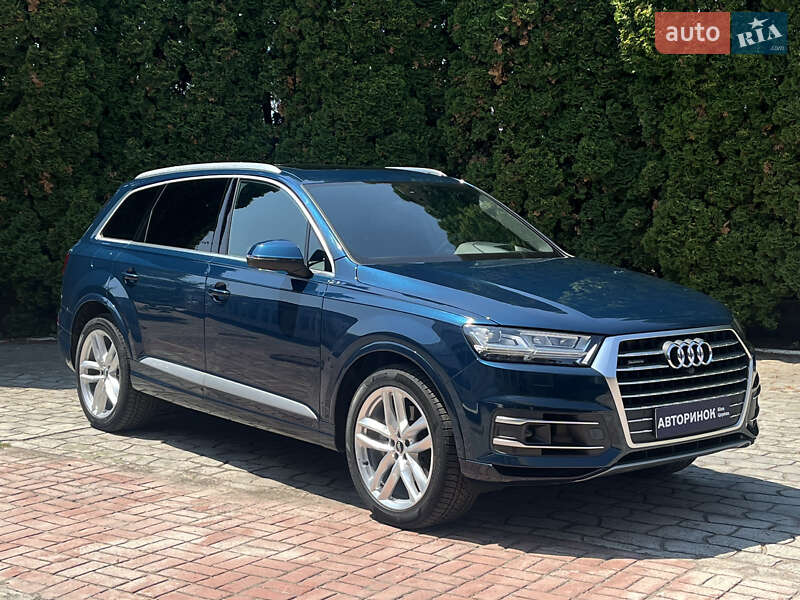 Позашляховик / Кросовер Audi Q7 2018 в 