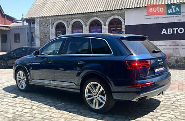 Позашляховик / Кросовер Audi Q7 2018 в 