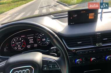 Позашляховик / Кросовер Audi Q7 2017 в 