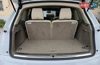 Позашляховик / Кросовер Audi Q7 2015 в 