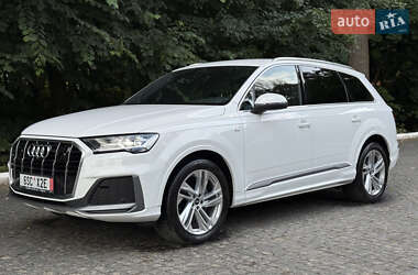 Позашляховик / Кросовер Audi Q7 2022 в 