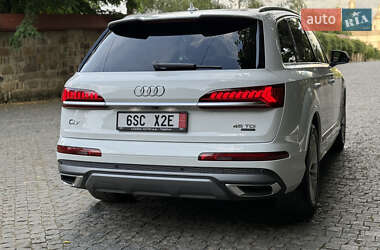 Позашляховик / Кросовер Audi Q7 2022 в 