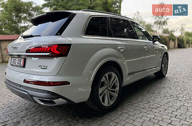 Позашляховик / Кросовер Audi Q7 2022 в 