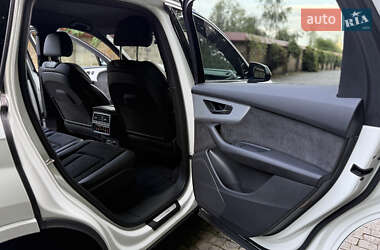 Позашляховик / Кросовер Audi Q7 2022 в 