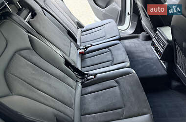 Позашляховик / Кросовер Audi Q7 2022 в 