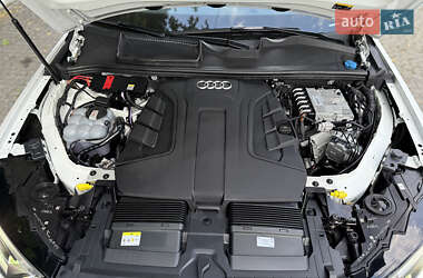 Позашляховик / Кросовер Audi Q7 2022 в 