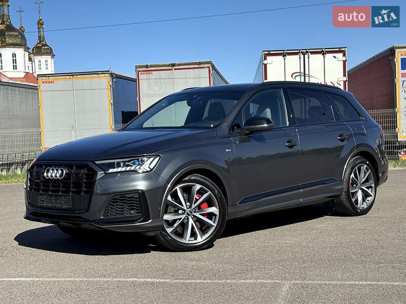 Позашляховик / Кросовер Audi Q7 2021 в 