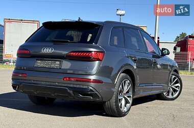 Позашляховик / Кросовер Audi Q7 2021 в 