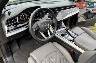 Позашляховик / Кросовер Audi Q7 2021 в 