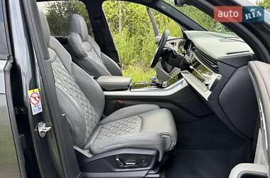 Позашляховик / Кросовер Audi Q7 2021 в 