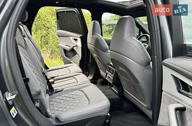 Позашляховик / Кросовер Audi Q7 2021 в 