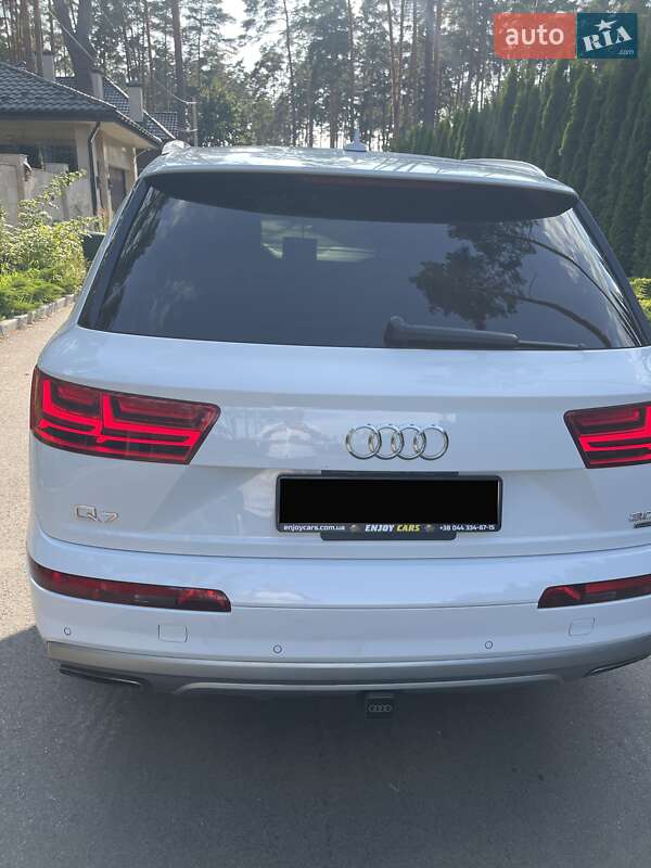 Позашляховик / Кросовер Audi Q7 2017 в Києві