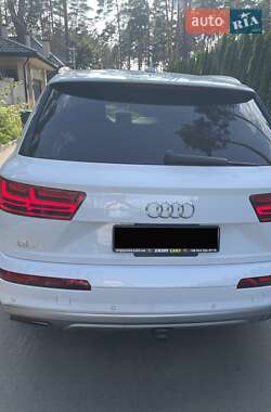 Позашляховик / Кросовер Audi Q7 2017 в 