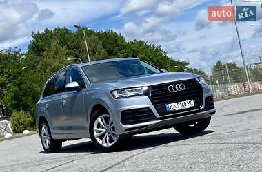 Позашляховик / Кросовер Audi Q7 2018 в 