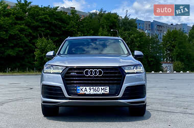Позашляховик / Кросовер Audi Q7 2018 в 