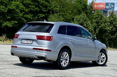 Позашляховик / Кросовер Audi Q7 2018 в 