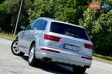 Позашляховик / Кросовер Audi Q7 2018 в 