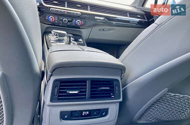 Позашляховик / Кросовер Audi Q7 2018 в 