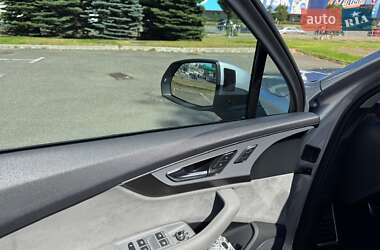 Позашляховик / Кросовер Audi Q7 2018 в 