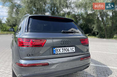 Позашляховик / Кросовер Audi Q7 2017 в 