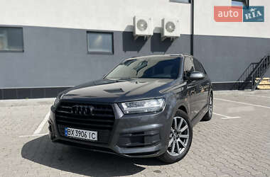 Позашляховик / Кросовер Audi Q7 2017 в 