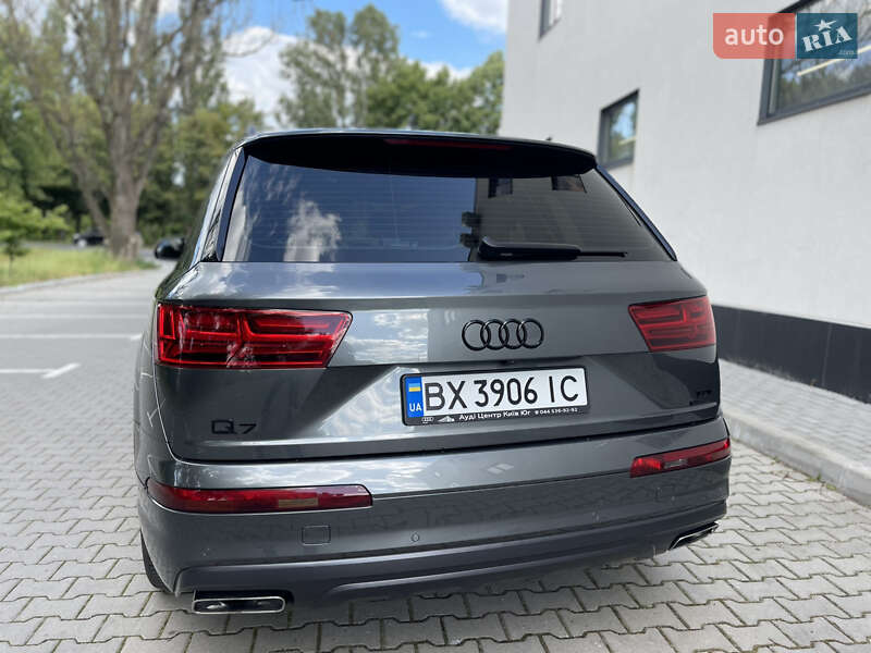 Внедорожник / Кроссовер Audi Q7 2017 в Хмельницком