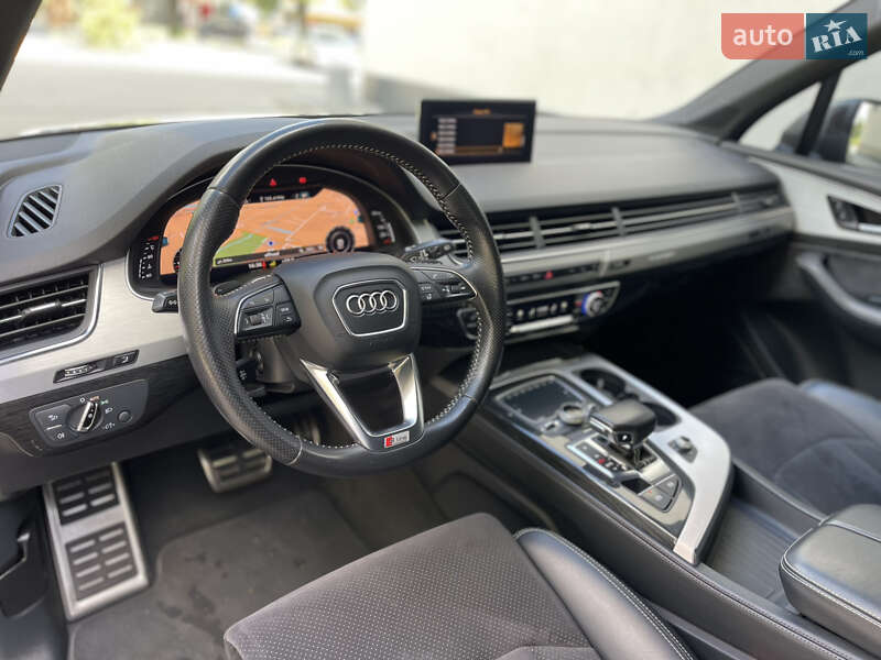 Внедорожник / Кроссовер Audi Q7 2017 в Хмельницком