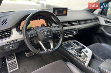Позашляховик / Кросовер Audi Q7 2017 в 
