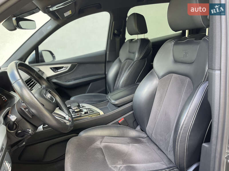 Внедорожник / Кроссовер Audi Q7 2017 в Хмельницком