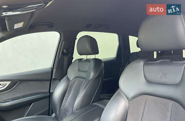 Позашляховик / Кросовер Audi Q7 2017 в 