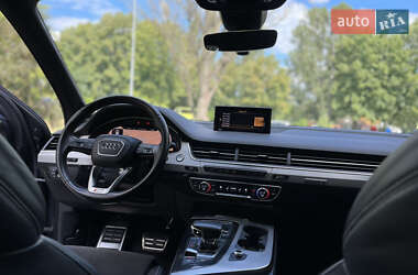 Позашляховик / Кросовер Audi Q7 2017 в 