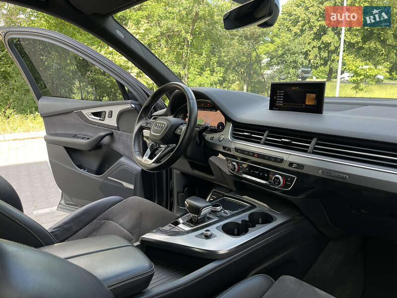 Внедорожник / Кроссовер Audi Q7 2017 в Хмельницком