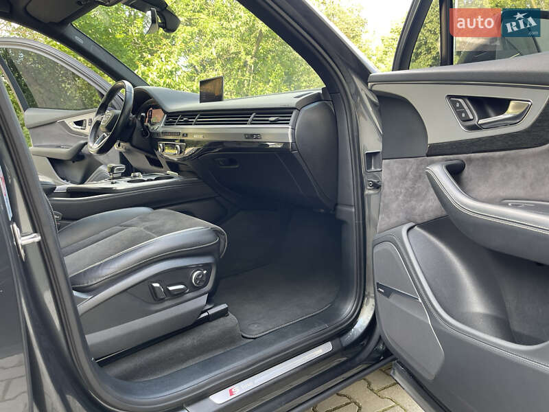 Внедорожник / Кроссовер Audi Q7 2017 в Хмельницком