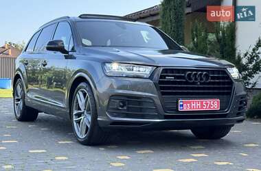 Позашляховик / Кросовер Audi Q7 2018 в 