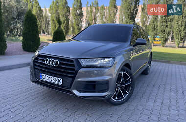 Внедорожник / Кроссовер Audi Q7 2016 в 