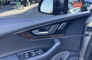 Внедорожник / Кроссовер Audi Q7 2016 в 