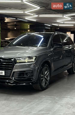 Позашляховик / Кросовер Audi Q7 2016 в 