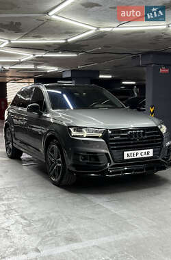 Позашляховик / Кросовер Audi Q7 2016 в 