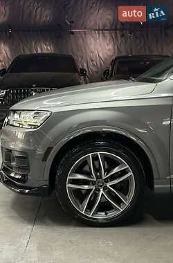 Позашляховик / Кросовер Audi Q7 2016 в 