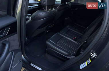 Позашляховик / Кросовер Audi Q7 2018 в 