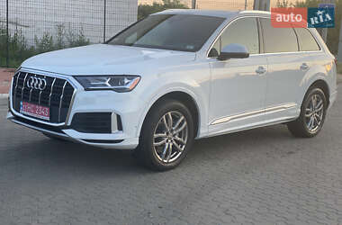 Позашляховик / Кросовер Audi Q7 2021 в 